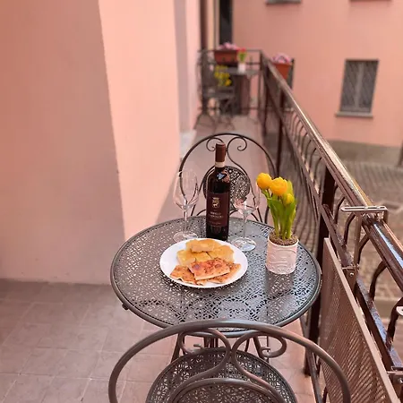 The Alley 7 Apartment